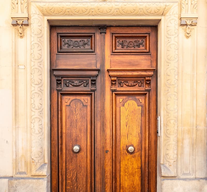 menuisier porte d'entrée bois